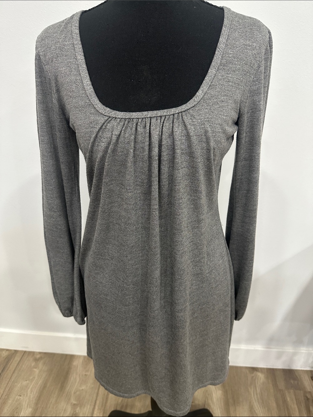 Trina Turk Gray Knit Scoop Neck Gathered L/S Mini Dress